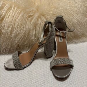 Steve Madden bridal shoes size US 9 a no stone missing! Normal wear.